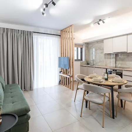 Orfanos Apartmán *