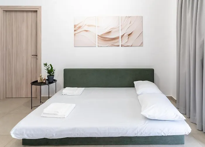 Orfanos Apartment